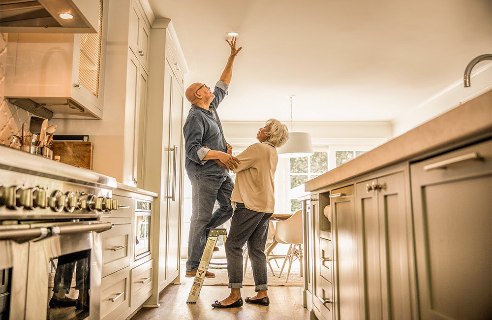 8 Common Causes of Flashing Light Bulbs and Their Solutions